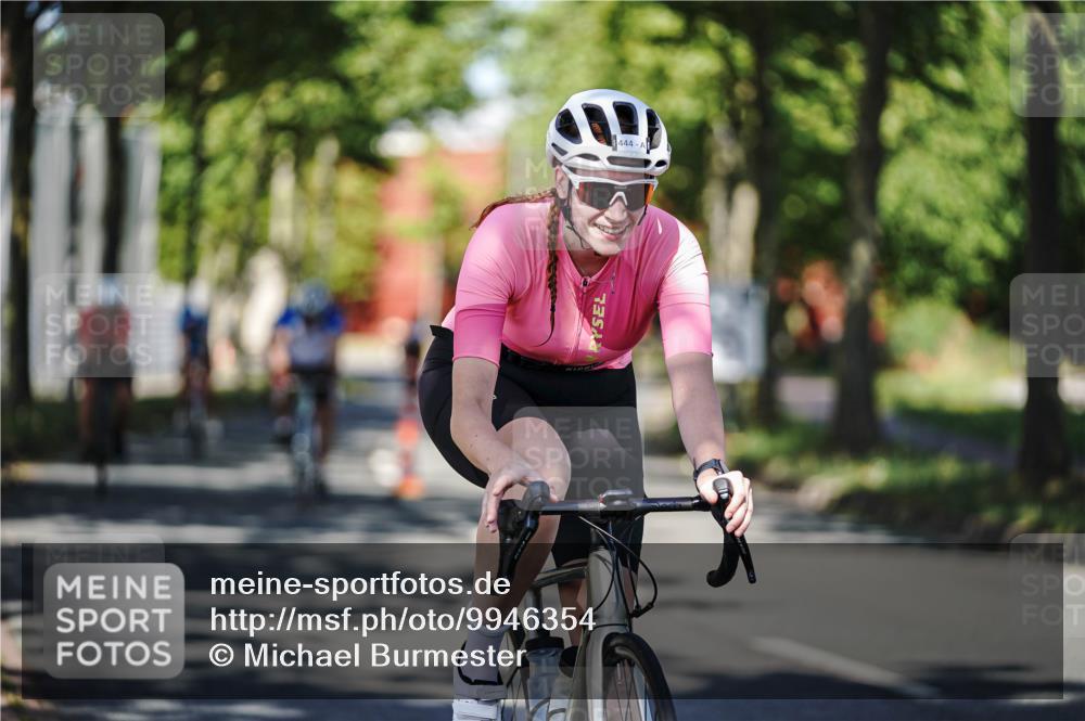 09.08.2026 - GEWOBA Citytriathlon Bremen Michael Burmester http://msf.ph/oto/9946354 09.08.2026 10:54:57 Radfahren 37, 135, 201, 207, 303, 390, 444, 476, 513, 530 meine-sportfotos.de