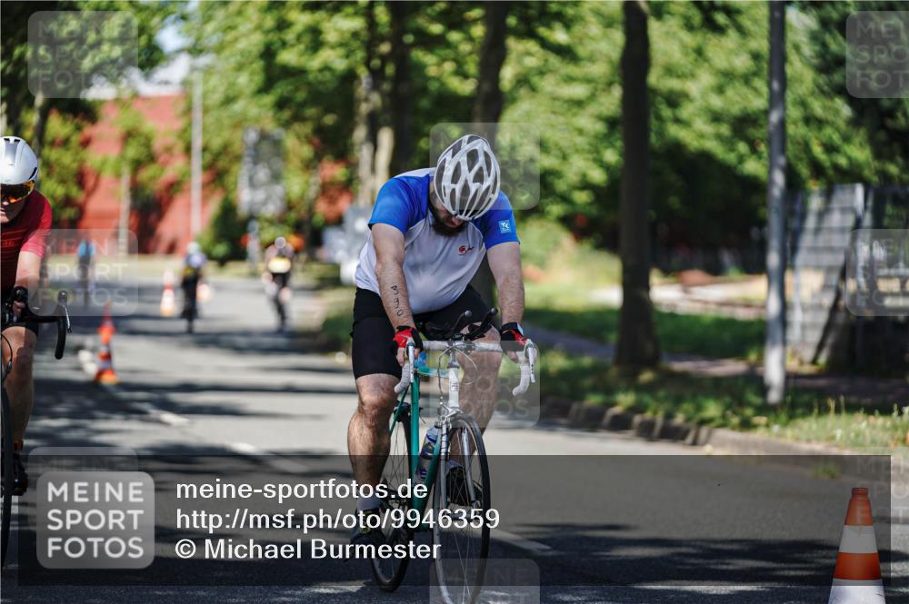 09.08.2026 - GEWOBA Citytriathlon Bremen Michael Burmester http://msf.ph/oto/9946359 09.08.2026 10:54:59 Radfahren 37, 135, 201, 207, 303, 390, 444, 476, 513, 530 meine-sportfotos.de