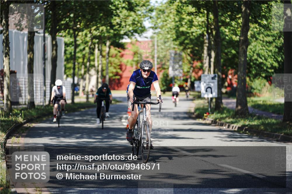 09.08.2026 - GEWOBA Citytriathlon Bremen Michael Burmester http://msf.ph/oto/9946571 09.08.2026 11:01:10 Radfahren 77, 78, 197, 420 meine-sportfotos.de