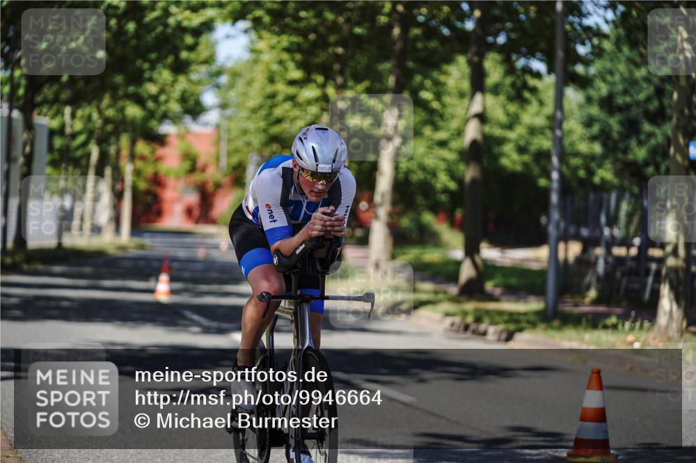 09.08.2026 - GEWOBA Citytriathlon Bremen Michael Burmester http://msf.ph/oto/9946664 09.08.2026 12:03:19 Radfahren 657 meine-sportfotos.de