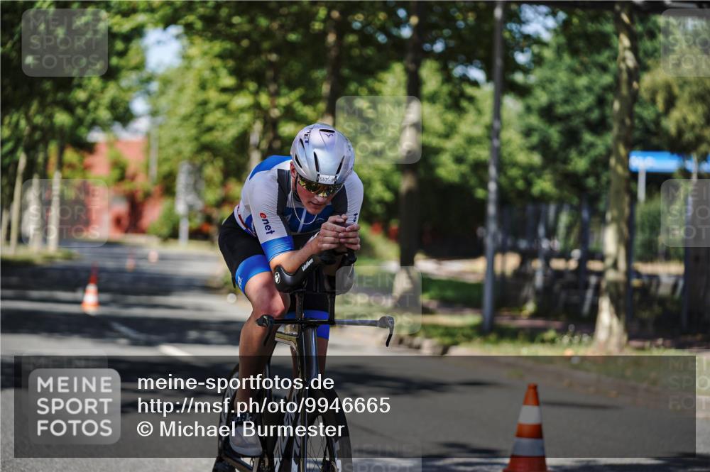 09.08.2026 - GEWOBA Citytriathlon Bremen Michael Burmester http://msf.ph/oto/9946665 09.08.2026 12:03:19 Radfahren 657 meine-sportfotos.de