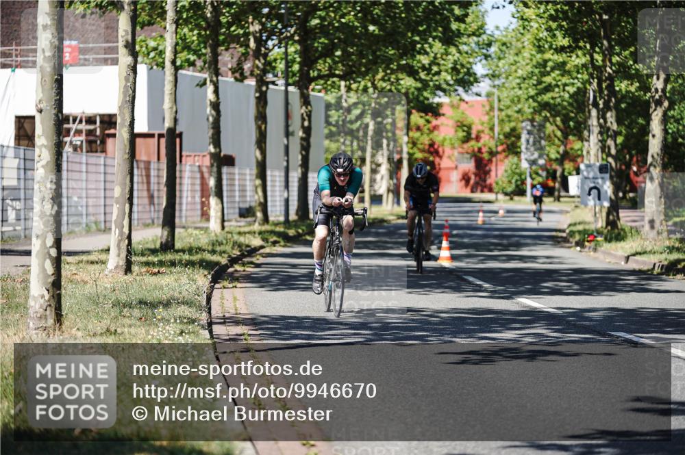 09.08.2026 - GEWOBA Citytriathlon Bremen Michael Burmester http://msf.ph/oto/9946670 09.08.2026 12:04:10 Radfahren 595, 678 meine-sportfotos.de