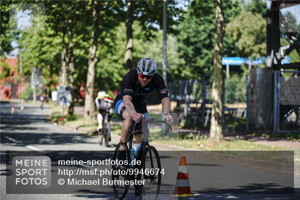 09.08.2026 - GEWOBA Citytriathlon Bremen Michael Burmester http://msf.ph/oto/9946674 09.08.2026 12:04:12 Radfahren 595, 678 meine-sportfotos.de