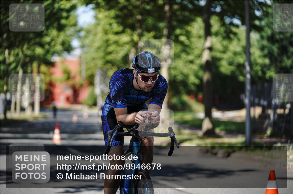 09.08.2026 - GEWOBA Citytriathlon Bremen Michael Burmester http://msf.ph/oto/9946678 09.08.2026 12:04:46 Radfahren 667, 682 meine-sportfotos.de