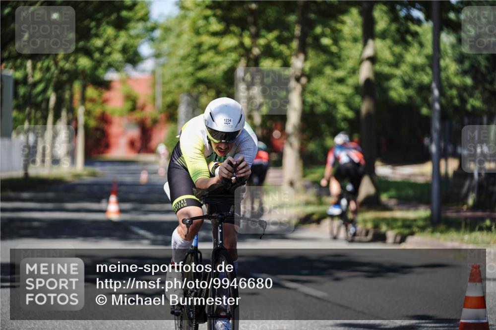 09.08.2026 - GEWOBA Citytriathlon Bremen Michael Burmester http://msf.ph/oto/9946680 09.08.2026 12:04:54 Radfahren 667, 668 meine-sportfotos.de