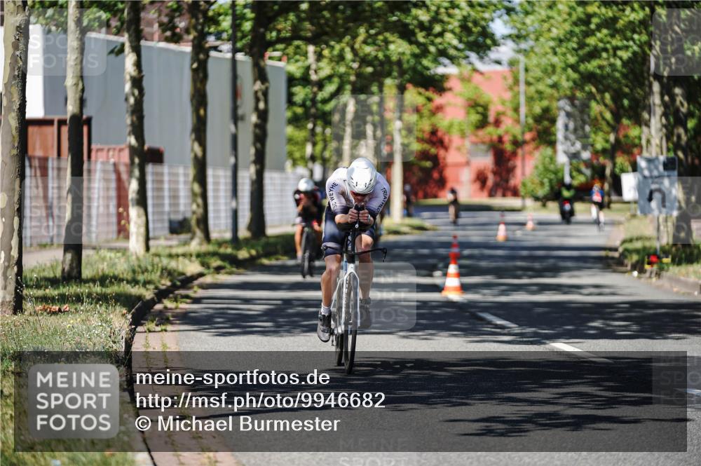 09.08.2026 - GEWOBA Citytriathlon Bremen Michael Burmester http://msf.ph/oto/9946682 09.08.2026 12:05:24 Radfahren 560, 757, 1110 meine-sportfotos.de