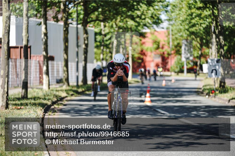 09.08.2026 - GEWOBA Citytriathlon Bremen Michael Burmester http://msf.ph/oto/9946685 09.08.2026 12:05:26 Radfahren 560, 757, 1110 meine-sportfotos.de