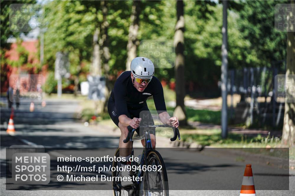09.08.2026 - GEWOBA Citytriathlon Bremen Michael Burmester http://msf.ph/oto/9946692 09.08.2026 12:05:29 Radfahren 560, 562, 623, 757, 1110 meine-sportfotos.de