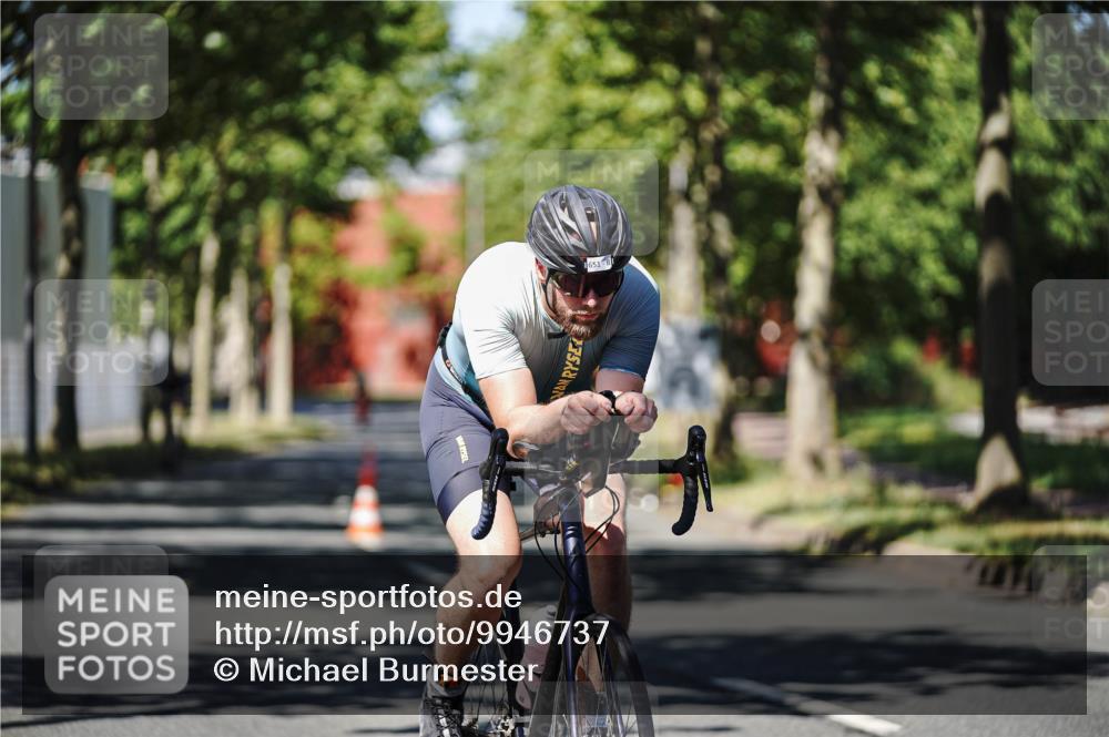 09.08.2026 - GEWOBA Citytriathlon Bremen Michael Burmester http://msf.ph/oto/9946737 09.08.2026 12:06:27 Radfahren 559, 571, 604, 651, 664, 701, 707 meine-sportfotos.de