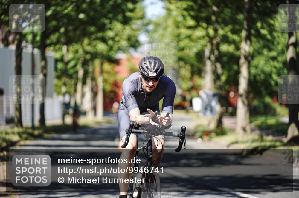 09.08.2026 - GEWOBA Citytriathlon Bremen Michael Burmester http://msf.ph/oto/9946741 09.08.2026 12:06:32 Radfahren 571, 604, 651, 701, 707, 720 meine-sportfotos.de