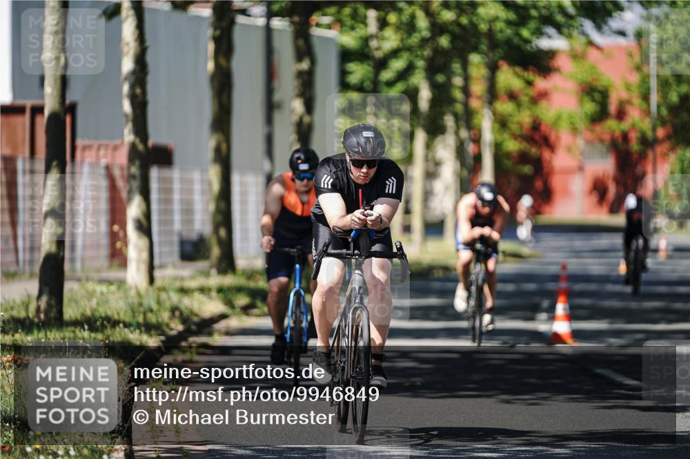09.08.2026 - GEWOBA Citytriathlon Bremen Michael Burmester http://msf.ph/oto/9946849 09.08.2026 12:09:28 Radfahren 543, 570, 597, 621, 629, 719, 819, 1124 meine-sportfotos.de