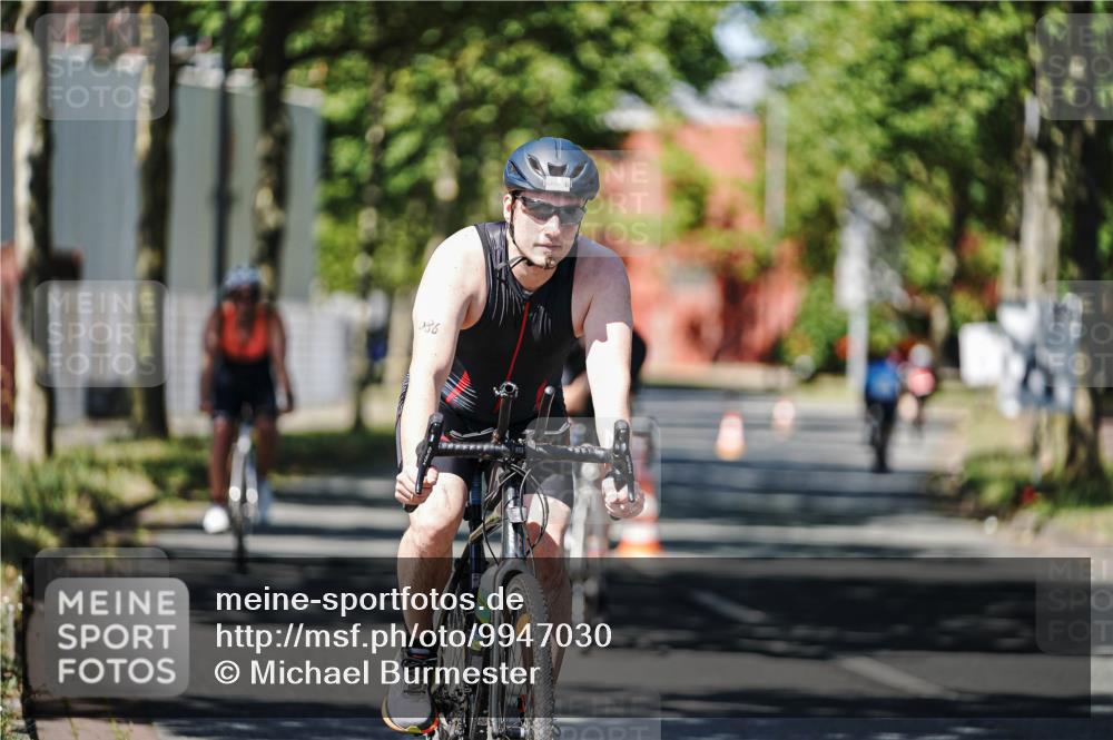 09.08.2026 - GEWOBA Citytriathlon Bremen Michael Burmester http://msf.ph/oto/9947030 09.08.2026 12:12:45 Radfahren 556, 593, 605, 606, 683, 686, 723, 764, 878, 951, 1127 meine-sportfotos.de