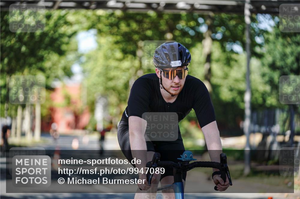 09.08.2026 - GEWOBA Citytriathlon Bremen Michael Burmester http://msf.ph/oto/9947089 09.08.2026 12:13:34 Radfahren 591, 592, 645, 685, 710, 884, 1011, 1116, 1150 meine-sportfotos.de