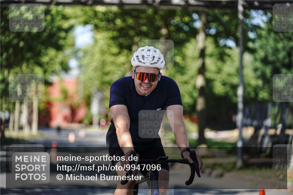 09.08.2026 - GEWOBA Citytriathlon Bremen Michael Burmester http://msf.ph/oto/9947096 09.08.2026 12:13:39 Radfahren 547, 591, 592, 645, 685, 710, 884, 1150 meine-sportfotos.de