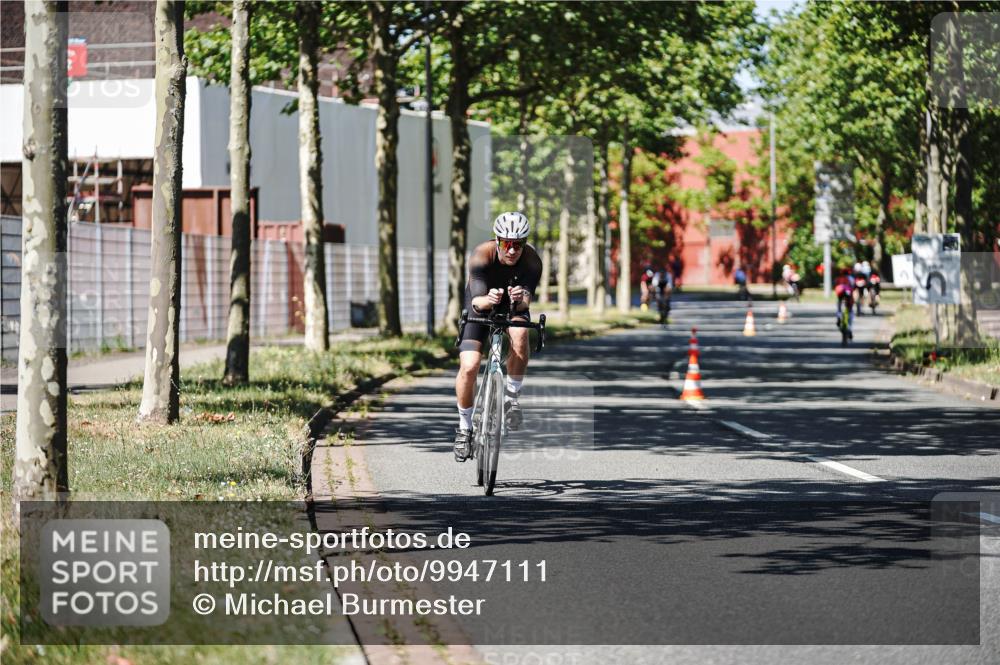 09.08.2026 - GEWOBA Citytriathlon Bremen Michael Burmester http://msf.ph/oto/9947111 09.08.2026 12:14:16 Radfahren 594, 662 meine-sportfotos.de
