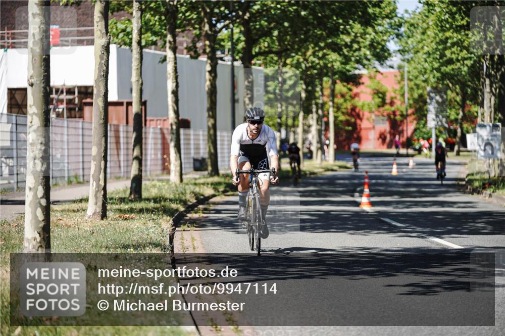09.08.2026 - GEWOBA Citytriathlon Bremen Michael Burmester http://msf.ph/oto/9947114 09.08.2026 12:14:23 Radfahren 594, 647 meine-sportfotos.de