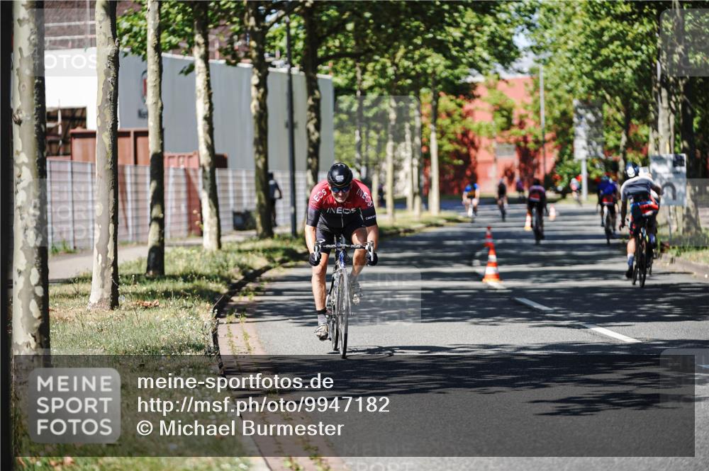09.08.2026 - GEWOBA Citytriathlon Bremen Michael Burmester http://msf.ph/oto/9947182 09.08.2026 12:15:38 Radfahren 655, 735, 765, 1137 meine-sportfotos.de