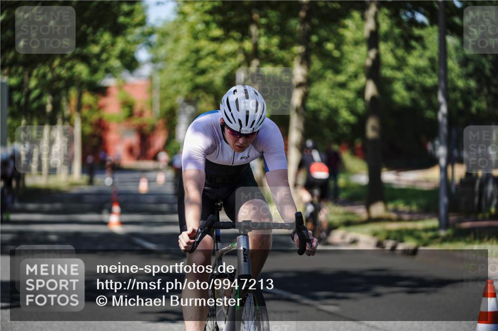 09.08.2026 - GEWOBA Citytriathlon Bremen Michael Burmester http://msf.ph/oto/9947213 09.08.2026 12:16:00 Radfahren 611, 730, 874, 875, 879, 880, 883, 983, 1133 meine-sportfotos.de
