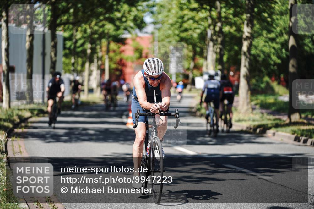 09.08.2026 - GEWOBA Citytriathlon Bremen Michael Burmester http://msf.ph/oto/9947223 09.08.2026 12:16:12 Radfahren 564, 611, 716, 726, 855, 879, 914, 955, 983, 1117 meine-sportfotos.de