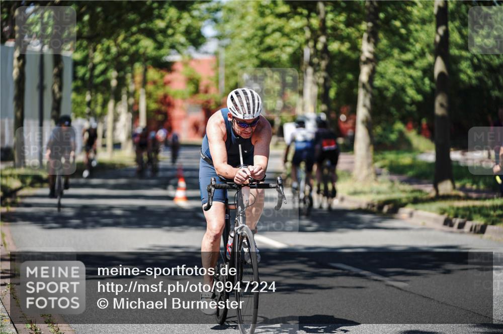 09.08.2026 - GEWOBA Citytriathlon Bremen Michael Burmester http://msf.ph/oto/9947224 09.08.2026 12:16:12 Radfahren 564, 611, 716, 726, 855, 879, 914, 955, 983, 1117 meine-sportfotos.de