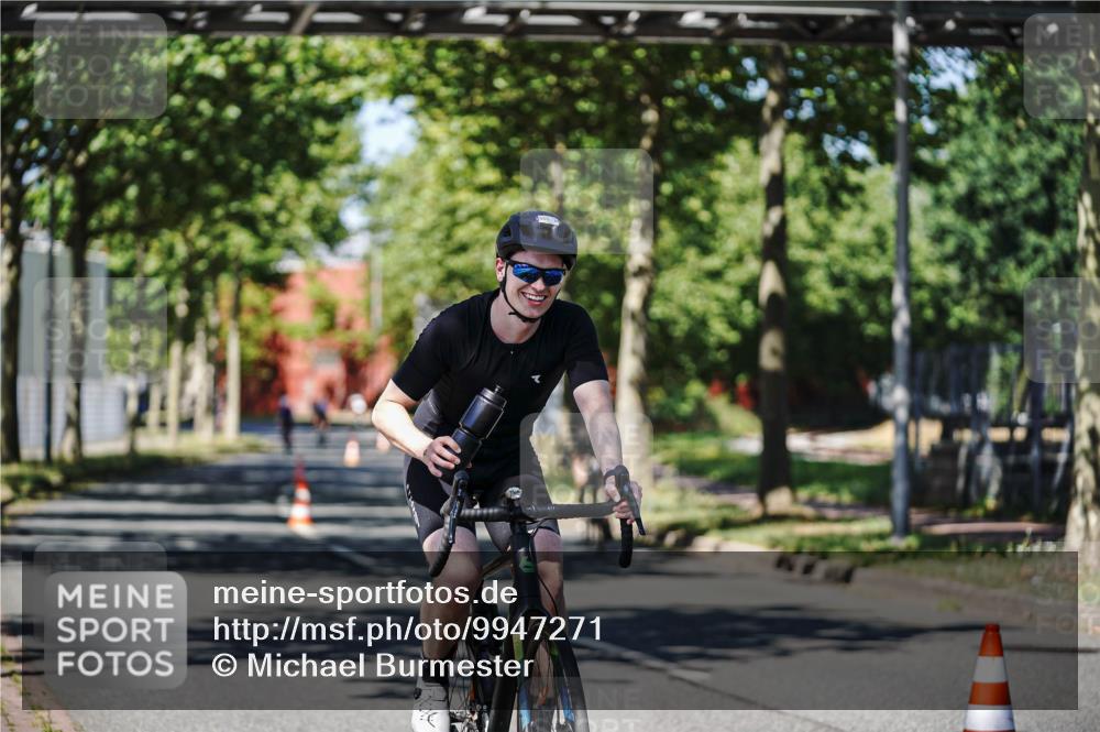 09.08.2026 - GEWOBA Citytriathlon Bremen Michael Burmester http://msf.ph/oto/9947271 09.08.2026 12:16:44 Radfahren 555, 648, 804, 846, 895, 918, 1138 meine-sportfotos.de