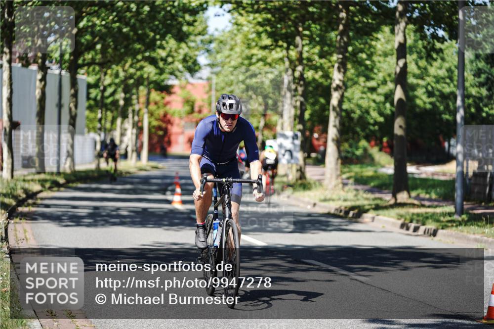 09.08.2026 - GEWOBA Citytriathlon Bremen Michael Burmester http://msf.ph/oto/9947278 09.08.2026 12:16:58 Radfahren 555, 627, 673, 895, 932, 1130 meine-sportfotos.de