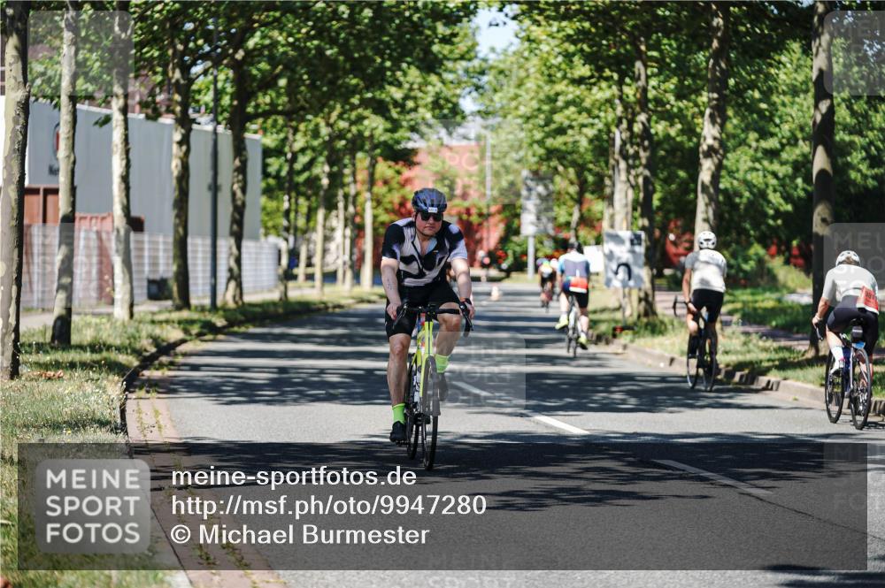 09.08.2026 - GEWOBA Citytriathlon Bremen Michael Burmester http://msf.ph/oto/9947280 09.08.2026 12:17:03 Radfahren 552, 555, 627, 673, 895, 932, 1130 meine-sportfotos.de