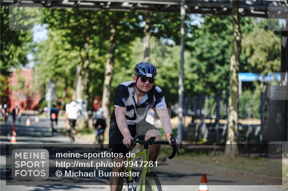 09.08.2026 - GEWOBA Citytriathlon Bremen Michael Burmester http://msf.ph/oto/9947281 09.08.2026 12:17:04 Radfahren 552, 627, 673, 895, 932, 1130 meine-sportfotos.de