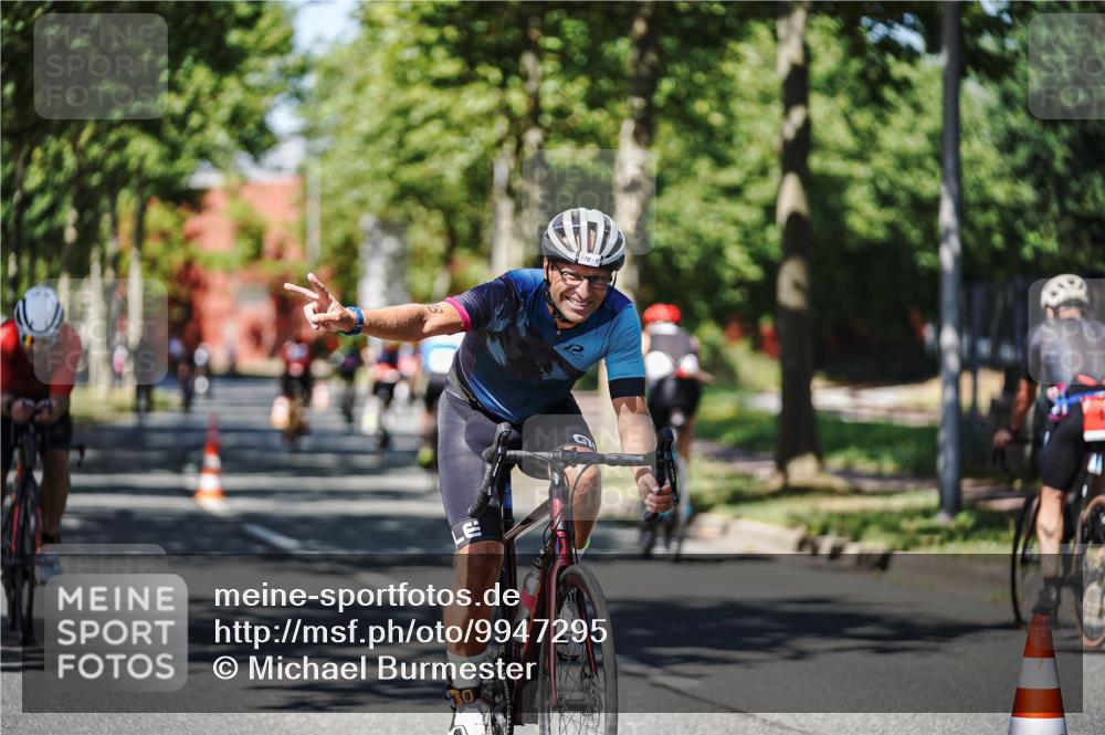 09.08.2026 - GEWOBA Citytriathlon Bremen Michael Burmester http://msf.ph/oto/9947295 09.08.2026 12:17:19 Radfahren 552, 565, 598, 600, 653, 778, 807, 1143, 1158 meine-sportfotos.de