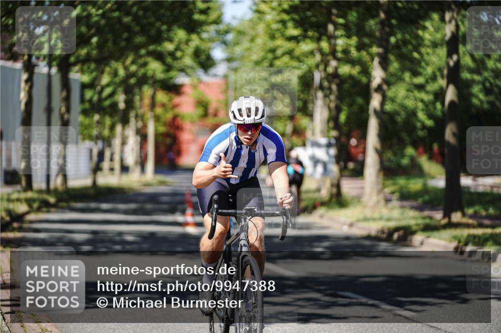 09.08.2026 - GEWOBA Citytriathlon Bremen Michael Burmester http://msf.ph/oto/9947388 09.08.2026 12:18:38 Radfahren 756, 814, 864, 970, 1119 meine-sportfotos.de