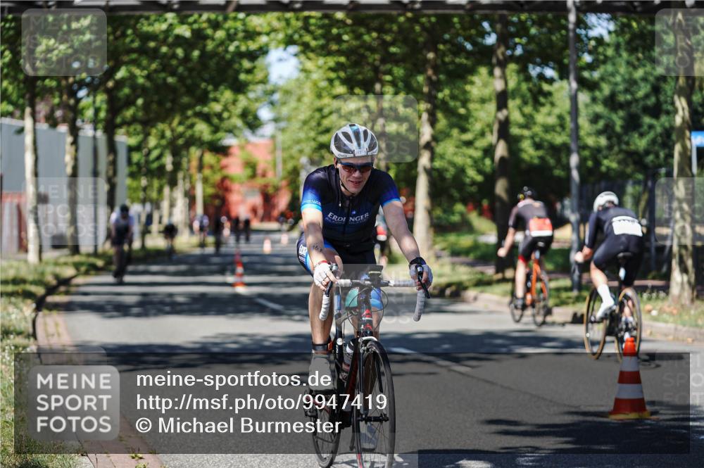 09.08.2026 - GEWOBA Citytriathlon Bremen Michael Burmester http://msf.ph/oto/9947419 09.08.2026 12:20:17 Radfahren 595, 693, 757, 762, 763, 788, 790, 792, 816, 823, 844, 897, 935, 1017, 1020, 1113, 1155 meine-sportfotos.de