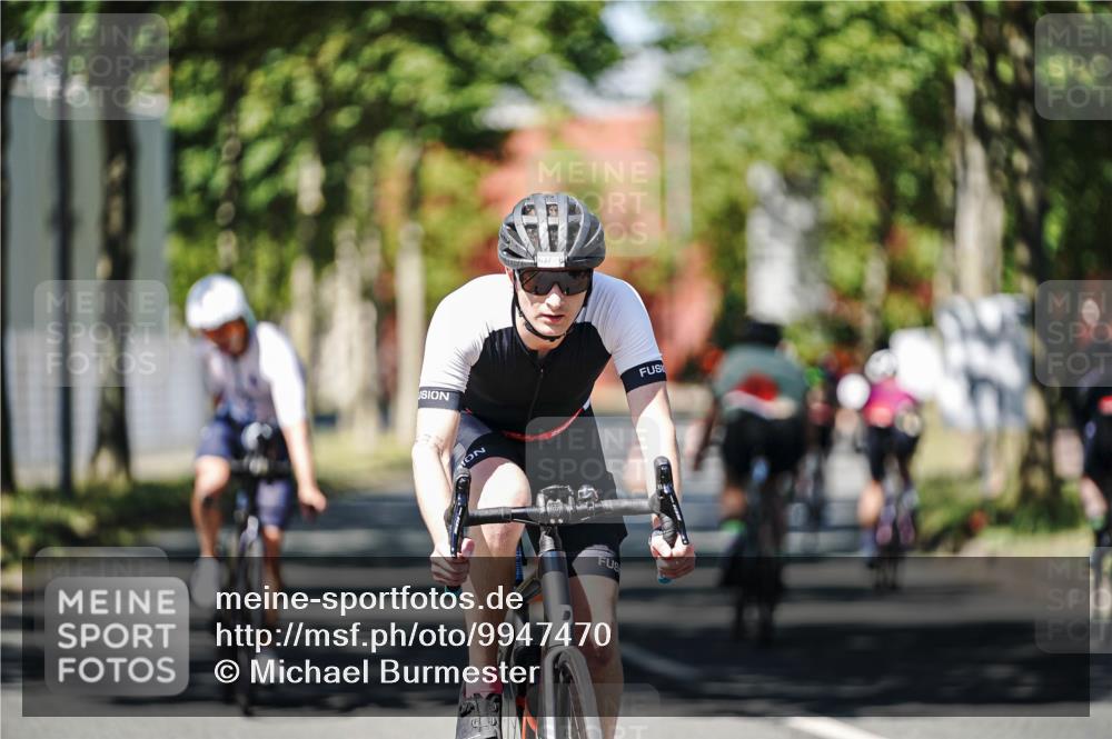 09.08.2026 - GEWOBA Citytriathlon Bremen Michael Burmester http://msf.ph/oto/9947470 09.08.2026 12:21:03 Radfahren 560, 562, 628, 637, 639, 644, 668, 678, 889, 911, 912, 968, 979, 1110 meine-sportfotos.de