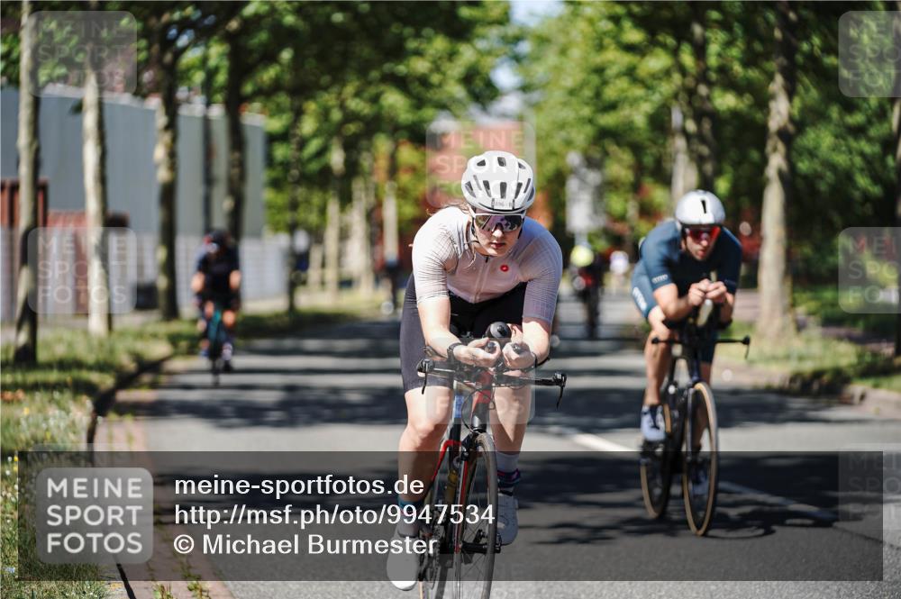 09.08.2026 - GEWOBA Citytriathlon Bremen Michael Burmester http://msf.ph/oto/9947534 09.08.2026 12:22:09 Radfahren 541, 559, 571, 623, 687, 695, 896, 953, 954, 1102, 1114, 1139, 1154 meine-sportfotos.de