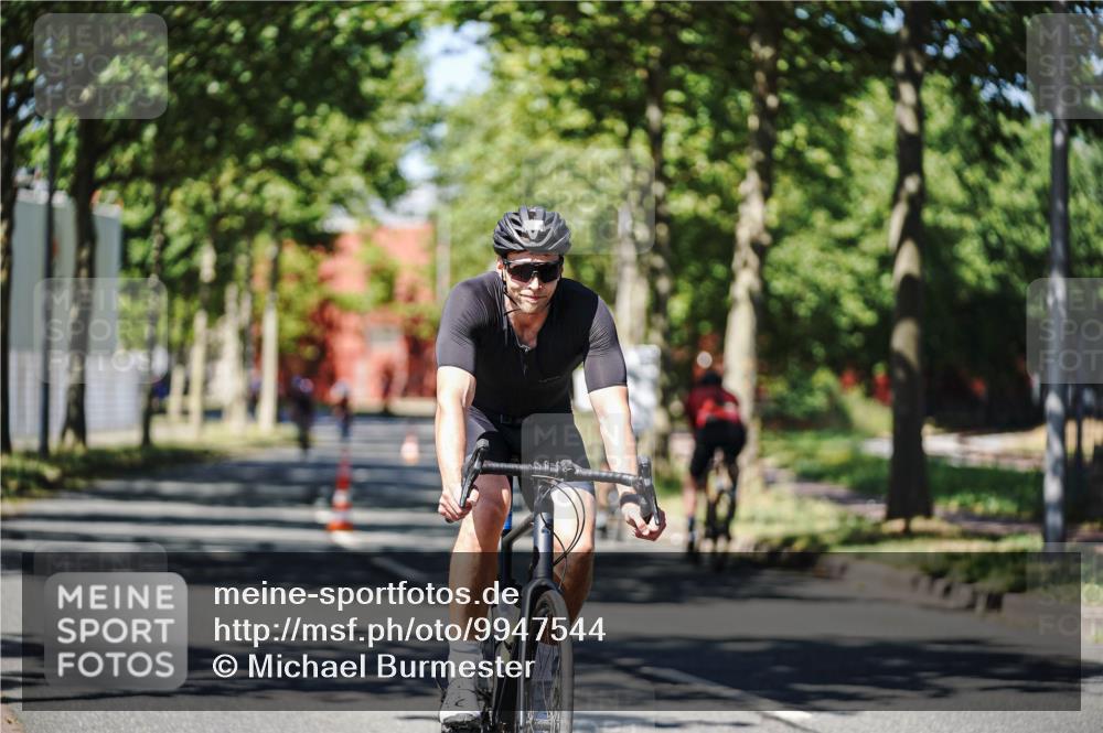 09.08.2026 - GEWOBA Citytriathlon Bremen Michael Burmester http://msf.ph/oto/9947544 09.08.2026 12:22:25 Radfahren 694, 696, 803, 1154 meine-sportfotos.de