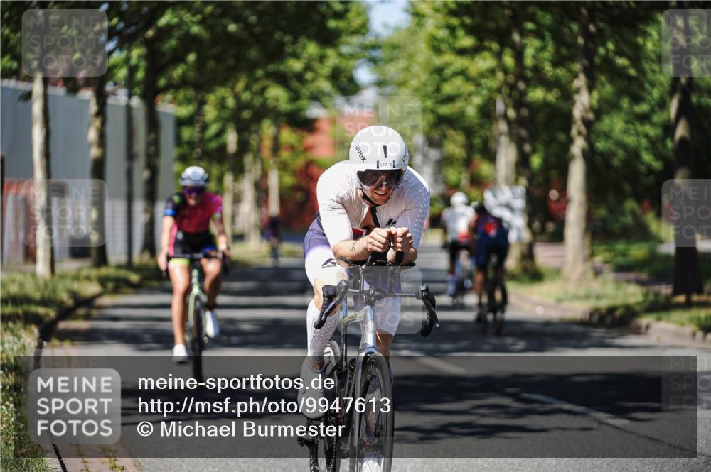 09.08.2026 - GEWOBA Citytriathlon Bremen Michael Burmester http://msf.ph/oto/9947613 09.08.2026 12:23:15 Radfahren 572, 577, 612, 782, 809, 840, 871, 888, 898, 919, 972, 976, 996, 1123, 1136 meine-sportfotos.de
