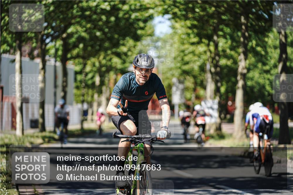09.08.2026 - GEWOBA Citytriathlon Bremen Michael Burmester http://msf.ph/oto/9947663 09.08.2026 12:23:58 Radfahren 570, 585, 761, 887, 890, 891, 1105, 1107, 1124, 1159 meine-sportfotos.de