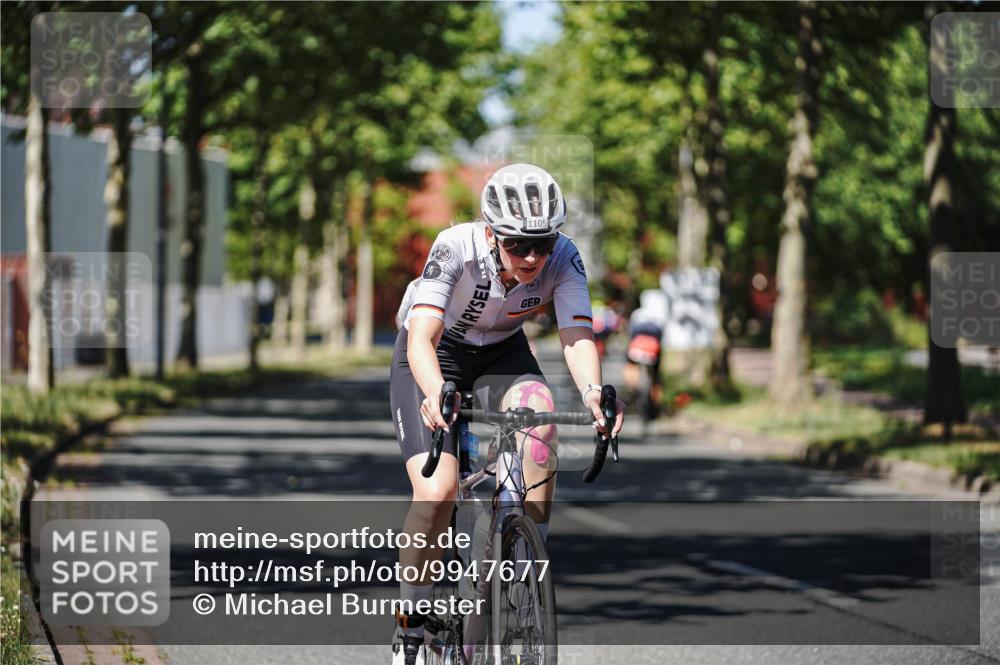 09.08.2026 - GEWOBA Citytriathlon Bremen Michael Burmester http://msf.ph/oto/9947677 09.08.2026 12:24:07 Radfahren 570, 585, 761, 887, 891, 1105, 1124, 1159 meine-sportfotos.de