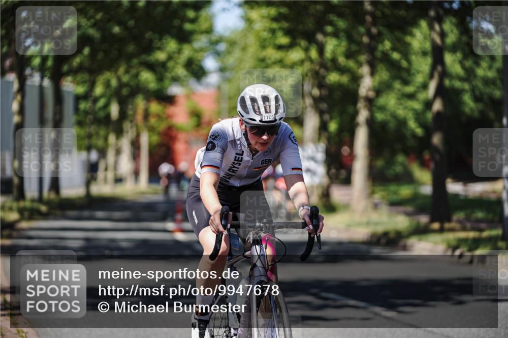 09.08.2026 - GEWOBA Citytriathlon Bremen Michael Burmester http://msf.ph/oto/9947678 09.08.2026 12:24:07 Radfahren 570, 585, 761, 887, 891, 1105, 1124, 1159 meine-sportfotos.de