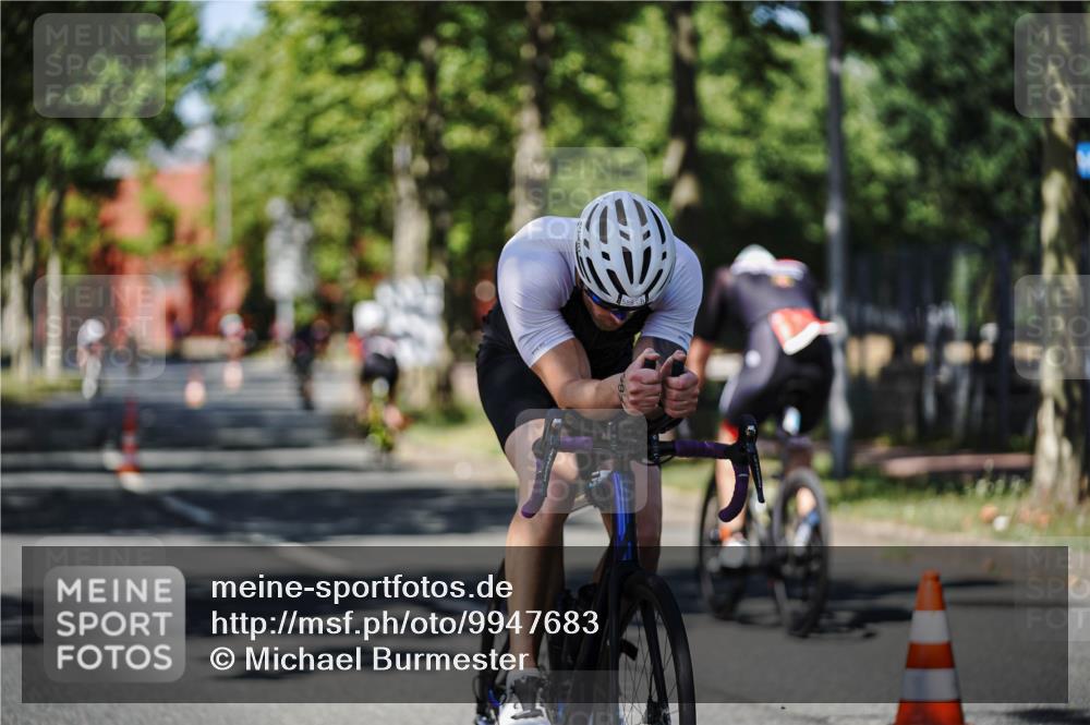 09.08.2026 - GEWOBA Citytriathlon Bremen Michael Burmester http://msf.ph/oto/9947683 09.08.2026 12:24:14 Radfahren 546, 586, 870, 887, 891, 1105 meine-sportfotos.de