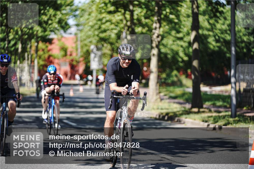 09.08.2026 - GEWOBA Citytriathlon Bremen Michael Burmester http://msf.ph/oto/9947828 09.08.2026 12:26:04 Radfahren 543, 635, 643, 700, 738, 740, 797, 913, 927, 941, 942, 957, 989, 997 meine-sportfotos.de