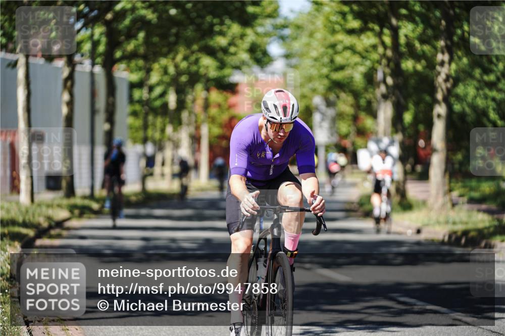 09.08.2026 - GEWOBA Citytriathlon Bremen Michael Burmester http://msf.ph/oto/9947858 09.08.2026 12:26:26 Radfahren 621, 674, 766, 842, 908, 985, 1127 meine-sportfotos.de