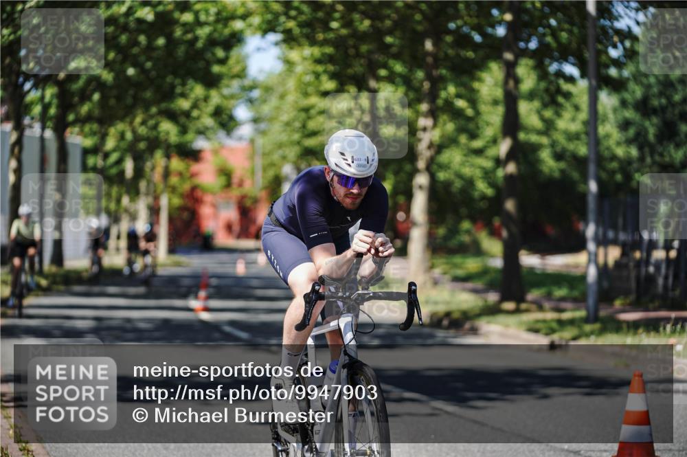 09.08.2026 - GEWOBA Citytriathlon Bremen Michael Burmester http://msf.ph/oto/9947903 09.08.2026 12:27:00 Radfahren 588, 607, 633, 813, 822, 856, 958, 1001, 1103 meine-sportfotos.de