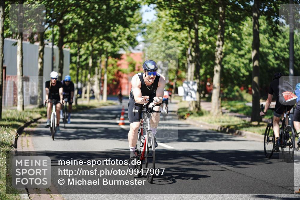 09.08.2026 - GEWOBA Citytriathlon Bremen Michael Burmester http://msf.ph/oto/9947907 09.08.2026 12:27:04 Radfahren 588, 607, 633, 813, 822, 856, 958, 962, 1103 meine-sportfotos.de