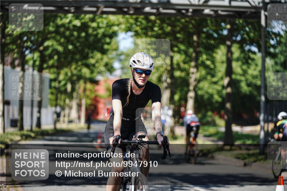 09.08.2026 - GEWOBA Citytriathlon Bremen Michael Burmester http://msf.ph/oto/9947910 09.08.2026 12:27:06 Radfahren 588, 633, 813, 856, 958, 962, 1103 meine-sportfotos.de