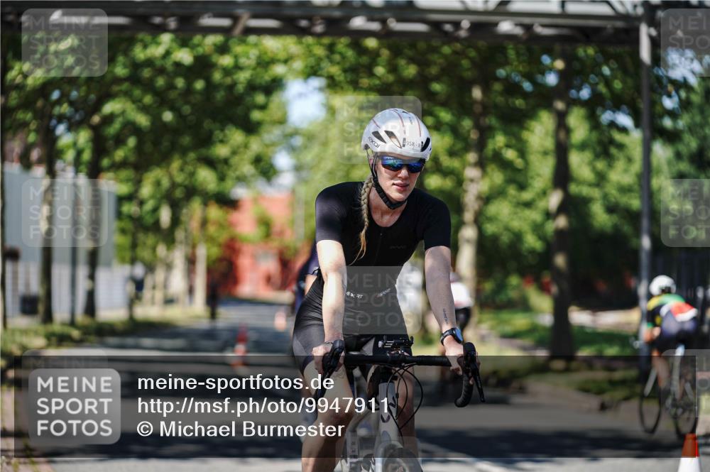 09.08.2026 - GEWOBA Citytriathlon Bremen Michael Burmester http://msf.ph/oto/9947911 09.08.2026 12:27:06 Radfahren 588, 633, 813, 856, 958, 962, 1103 meine-sportfotos.de