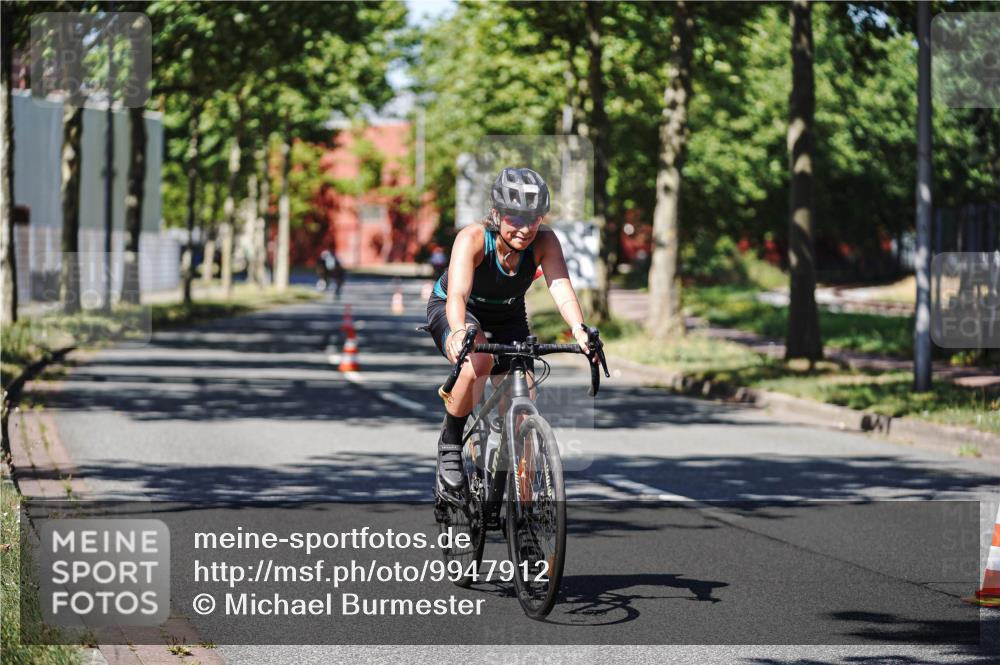 09.08.2026 - GEWOBA Citytriathlon Bremen Michael Burmester http://msf.ph/oto/9947912 09.08.2026 12:27:14 Radfahren 588, 813, 958, 962 meine-sportfotos.de