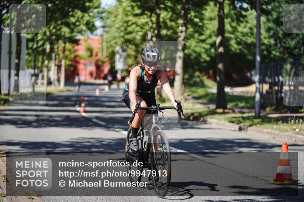 09.08.2026 - GEWOBA Citytriathlon Bremen Michael Burmester http://msf.ph/oto/9947913 09.08.2026 12:27:14 Radfahren 588, 813, 958, 962 meine-sportfotos.de