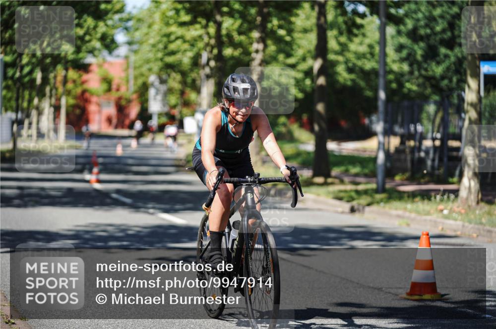 09.08.2026 - GEWOBA Citytriathlon Bremen Michael Burmester http://msf.ph/oto/9947914 09.08.2026 12:27:14 Radfahren 588, 813, 958, 962 meine-sportfotos.de