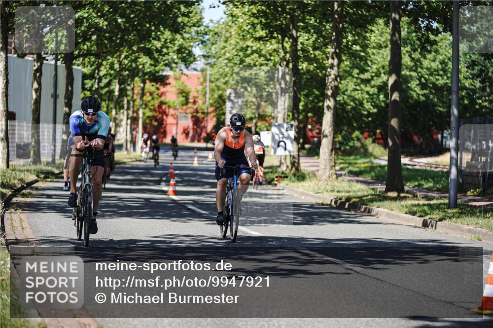 09.08.2026 - GEWOBA Citytriathlon Bremen Michael Burmester http://msf.ph/oto/9947921 09.08.2026 12:27:27 Radfahren 587, 597, 630, 669, 712, 714, 732, 881, 904 meine-sportfotos.de