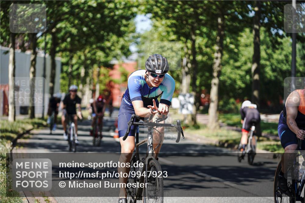 09.08.2026 - GEWOBA Citytriathlon Bremen Michael Burmester http://msf.ph/oto/9947923 09.08.2026 12:27:27 Radfahren 587, 597, 630, 669, 712, 714, 732, 881, 904 meine-sportfotos.de